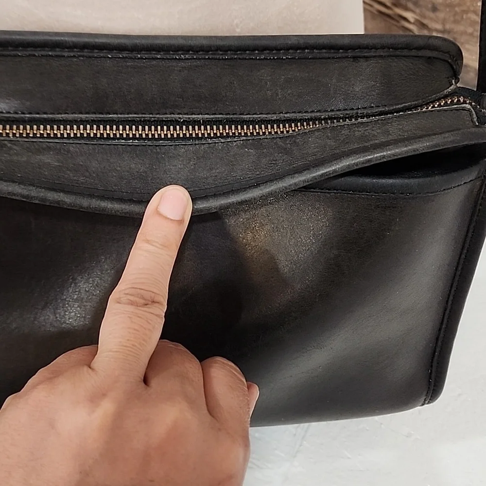 Vintage Coach Crossbody Hand Bag Elegant Black Leather Shoulder Bag - Picture 5 of 13